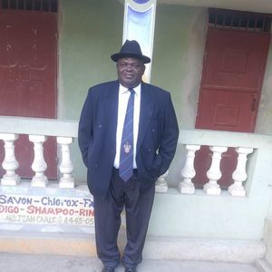 Meet your Posher, Yves